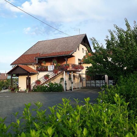 Family Puskaric Hotel Слуни Екстериор снимка