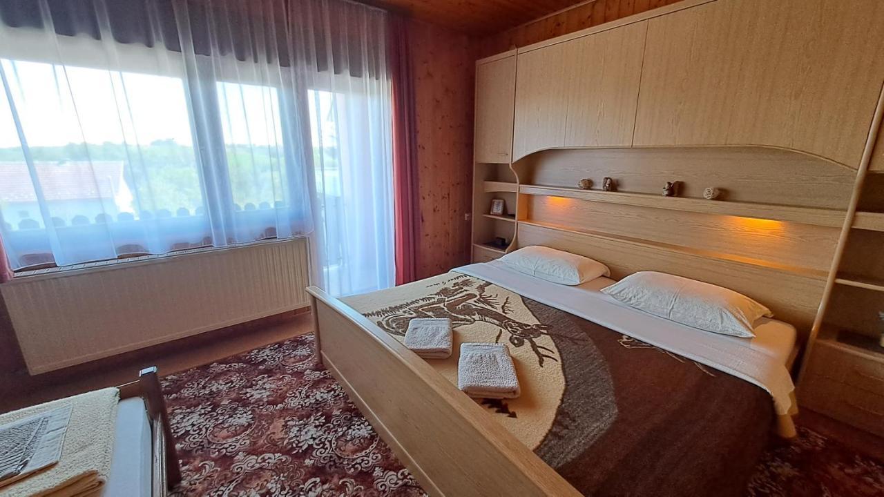 Family Puskaric Hotel Слуни Екстериор снимка