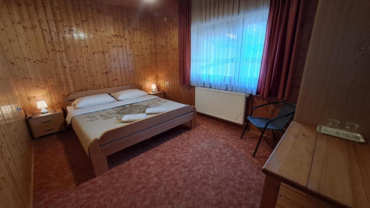 Family Puskaric Hotel Слуни Екстериор снимка