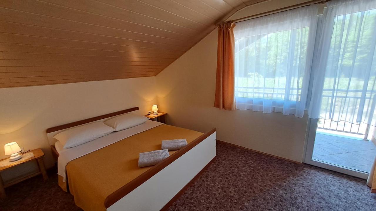 Family Puskaric Hotel Слуни Екстериор снимка