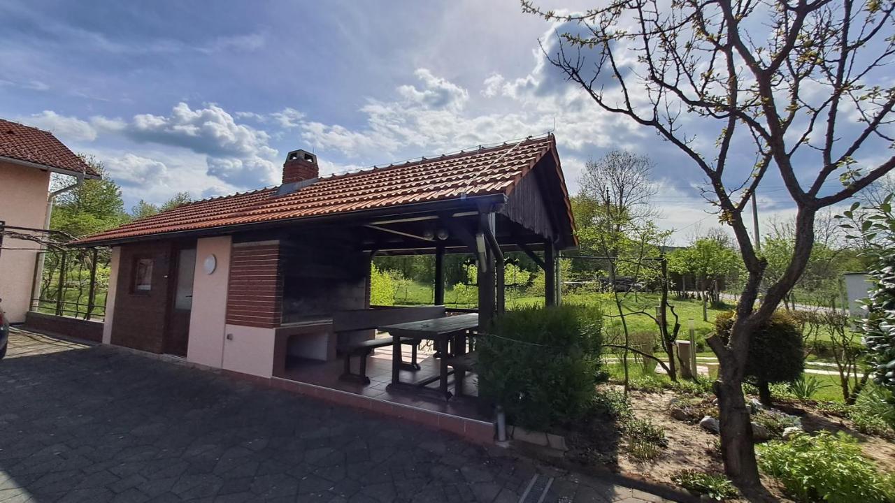 Family Puskaric Hotel Слуни Екстериор снимка