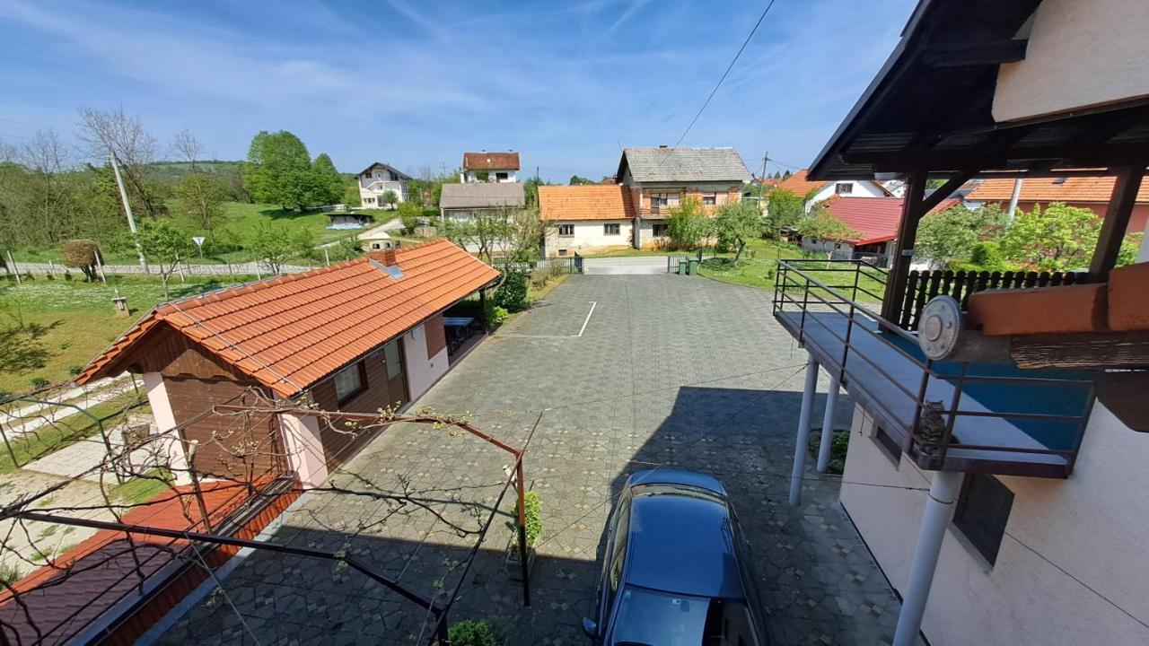 Family Puskaric Hotel Слуни Екстериор снимка