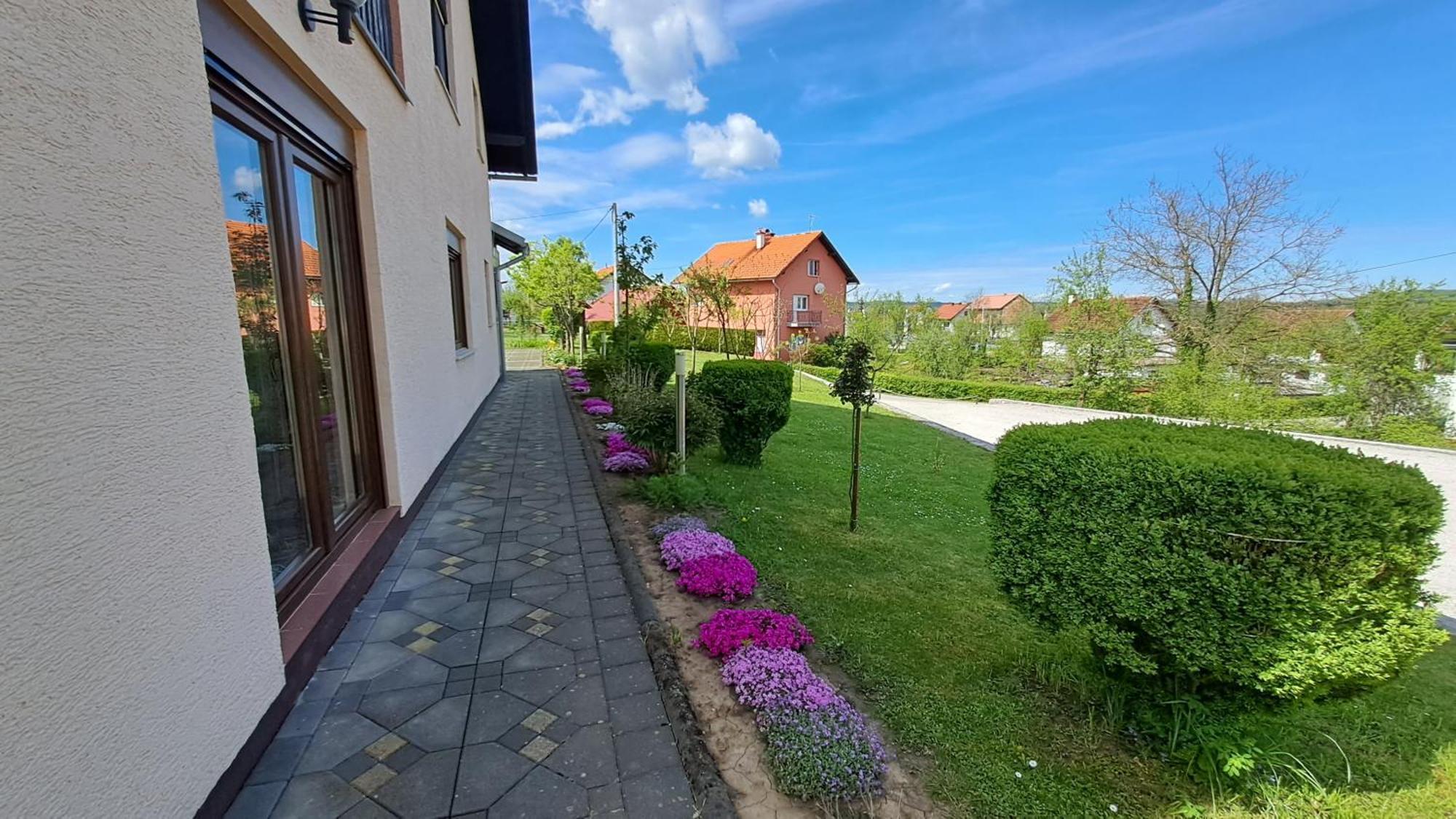 Family Puskaric Hotel Слуни Екстериор снимка