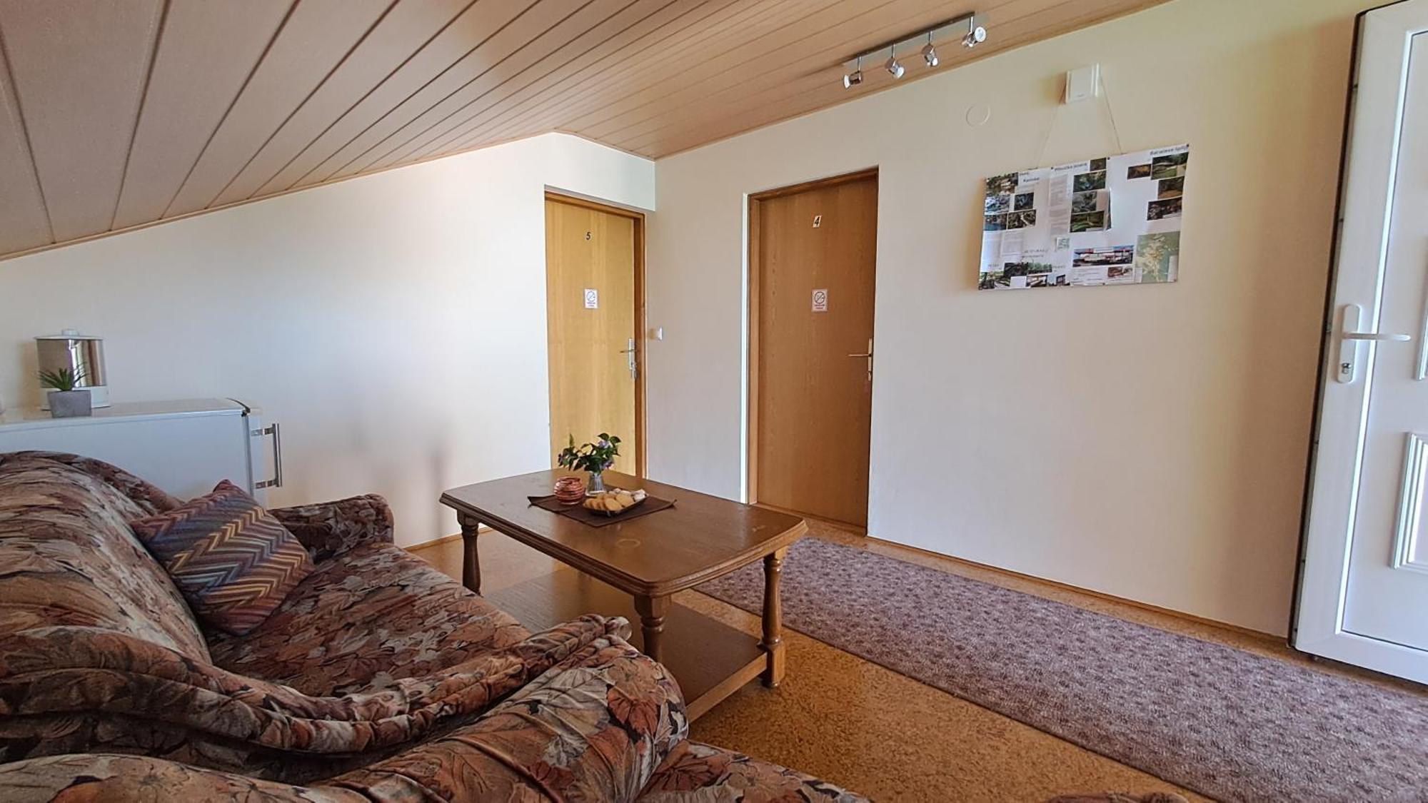 Family Puskaric Hotel Слуни Екстериор снимка