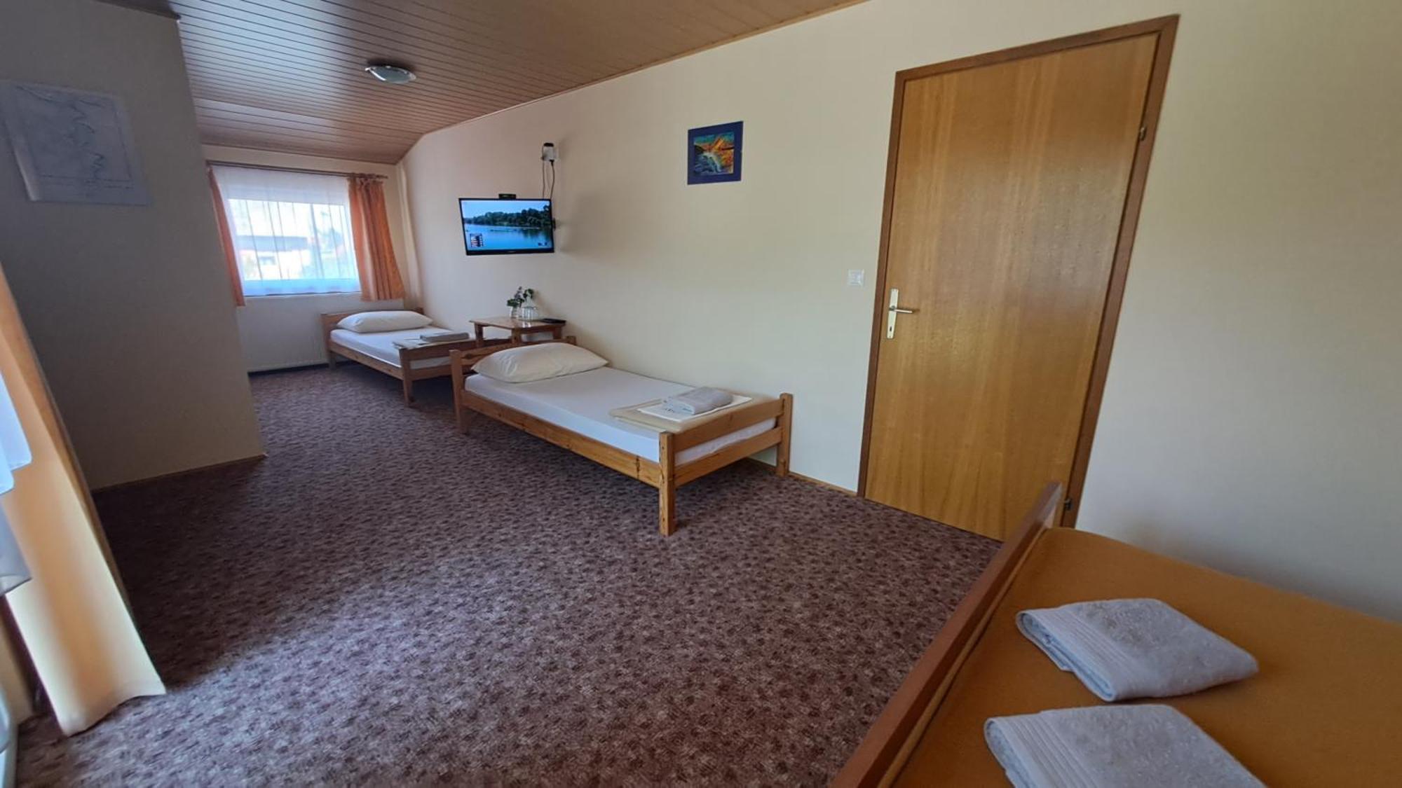 Family Puskaric Hotel Слуни Екстериор снимка