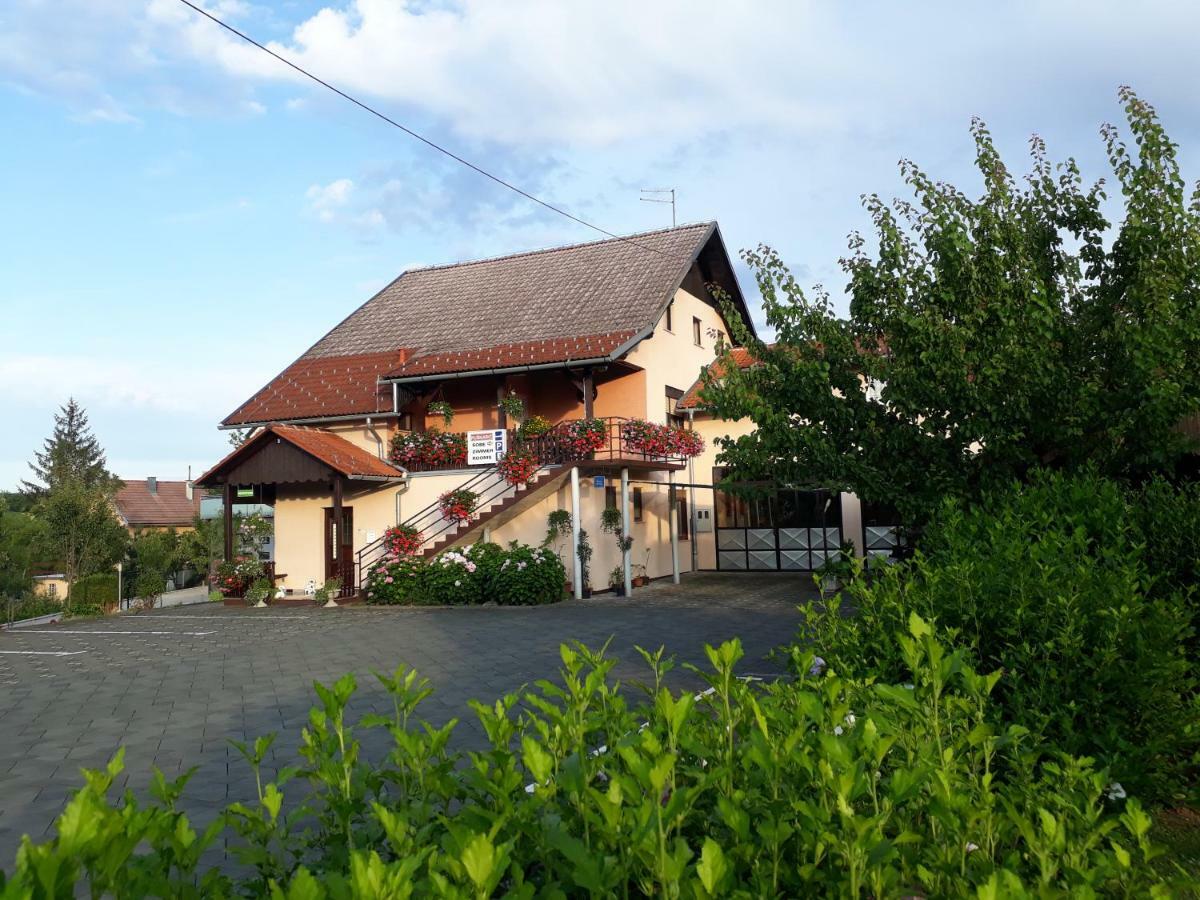Family Puskaric Hotel Слуни Екстериор снимка